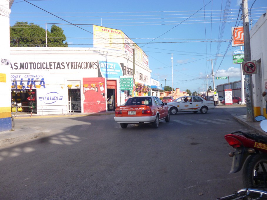 TIZIMÍN: Retiran señalamientos “UNO X UNO” de la calle 51 por 46.\r\n\r\n TIZIMÍN: Retiran señalamientos “UNO X UNO” de la calle 51 por 46.\r\n\r\n
