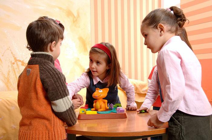 Una broma aislada entre amigos de escuela NO es bullyng Una broma aislada entre amigos de escuela NO es bullyng