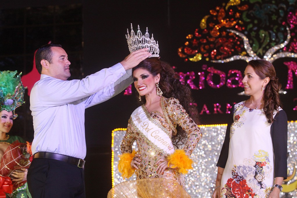 Coronan a los reyes del carnaval entre luces, música y diversión Coronan a los reyes del carnaval entre luces, música y diversión
