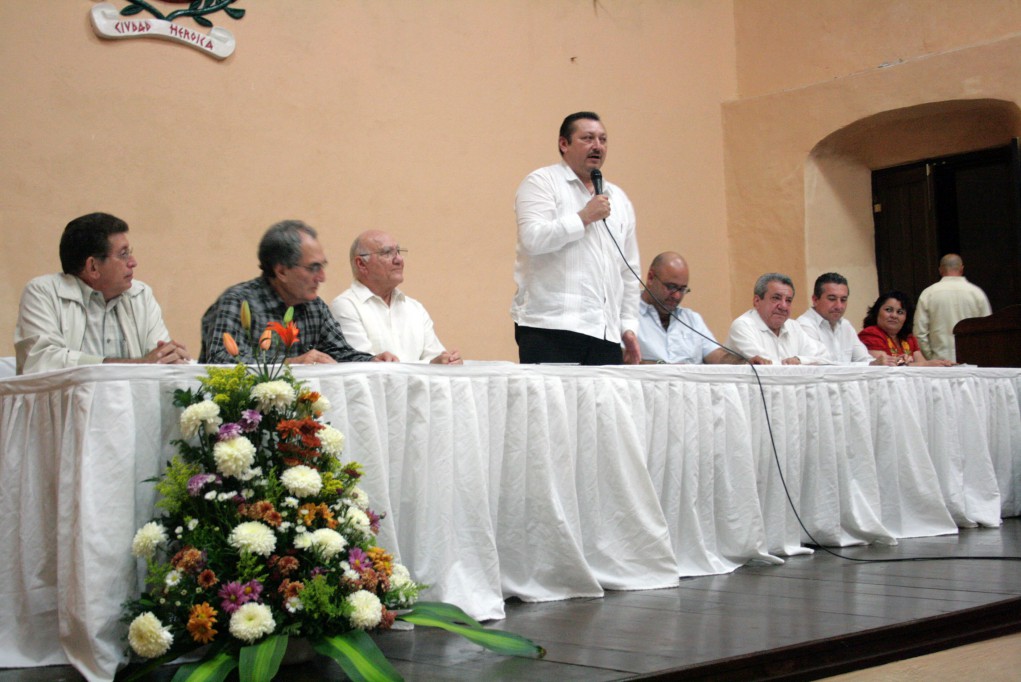 VALLADOLID: “Historia del Poder en Yucatán”, presentado en Valladolid VALLADOLID: “Historia del Poder en Yucatán”, presentado en Valladolid