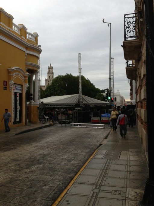 Caos vial por cierre de calles ante la clausura del Mérida Fest Caos vial por cierre de calles ante la clausura del Mérida Fest