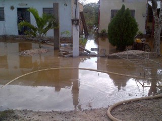 Garantiza el gobernador apoyo para afectados por inundaciones en Ixil Garantiza el gobernador apoyo para afectados por inundaciones en Ixil