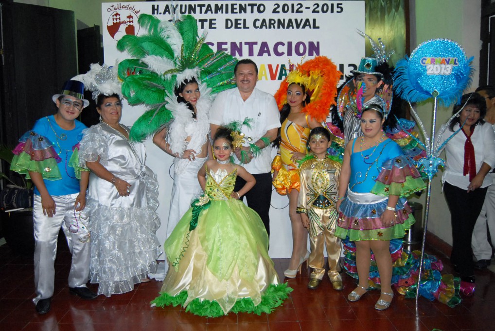VALLADOLID: Presentan a los Reyes del Carnaval Valladolid 2013 VALLADOLID: Presentan a los Reyes del Carnaval Valladolid 2013