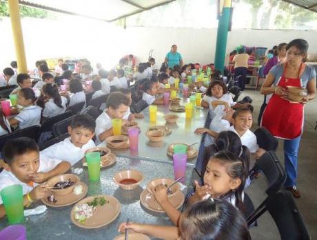 TIZIMÍN: Contradicen aclaraciones de maestras de la primaria Manuel Alcalá y Alcalá.\r\n\r\n