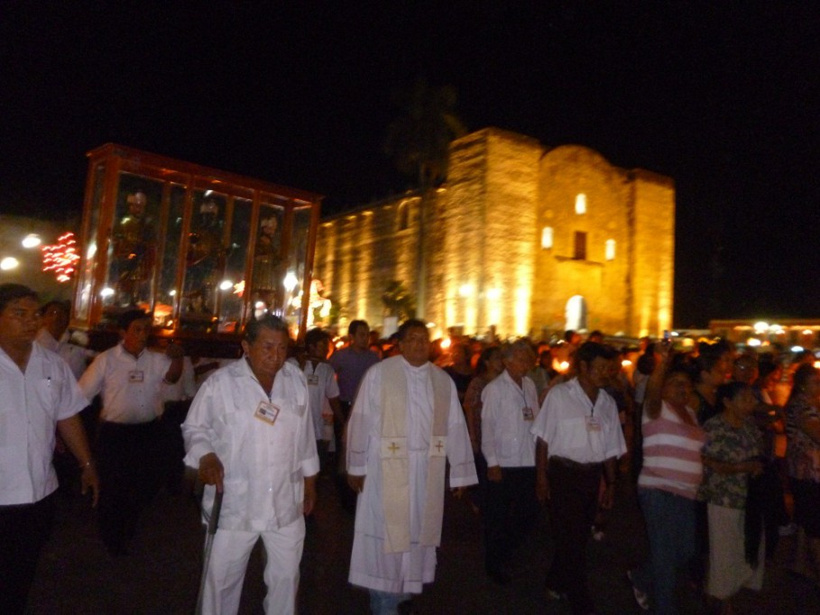 TIZIMÍN: Culminan las actividades religiosas de la Expo-Feria 2013 con la subida de las imágenes de los tres reyes.\r\n TIZIMÍN: Culminan las actividades religiosas de la Expo-Feria 2013 con la subida de las imágenes de los tres reyes.\r\n