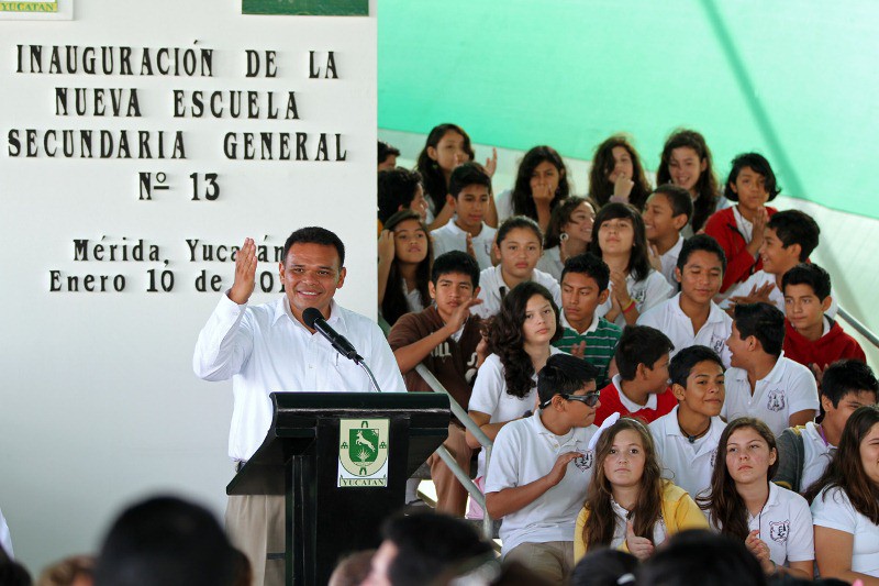 Inaugura el Gobernador dos secundarias Inaugura el Gobernador dos secundarias
