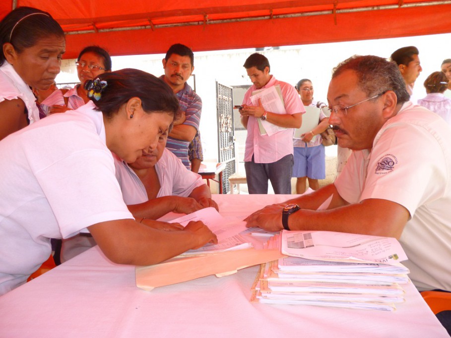 TIZIMÍN: Familias del Frac. VIVAH recibieron contratos de sus viviendas.\r\n TIZIMÍN: Familias del Frac. VIVAH recibieron contratos de sus viviendas.\r\n