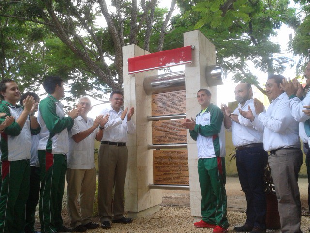 Entregan reconocimiento al Mérito Deportivo Yucateco 2013 Entregan reconocimiento al Mérito Deportivo Yucateco 2013