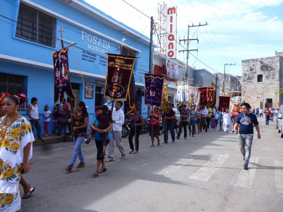 TIZIMÍN: De regreso a clases en plena feria.\r\n\r\n TIZIMÍN: De regreso a clases en plena feria.\r\n\r\n