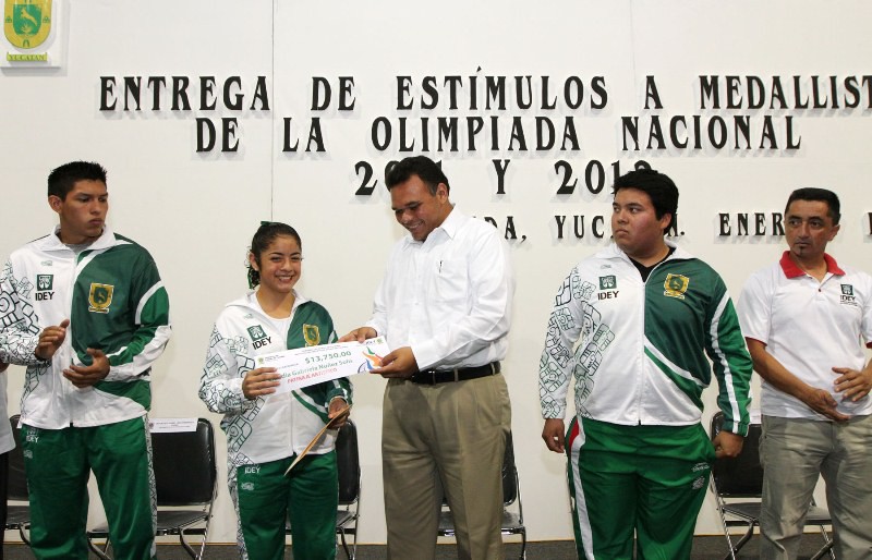 Apoyo al deporte yucateco. Apoyo al deporte yucateco.
