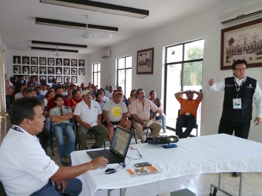 TIZIMÍN: Capacitan a manejadores de alimentos durante la feria.\r\n TIZIMÍN: Capacitan a manejadores de alimentos durante la feria.\r\n