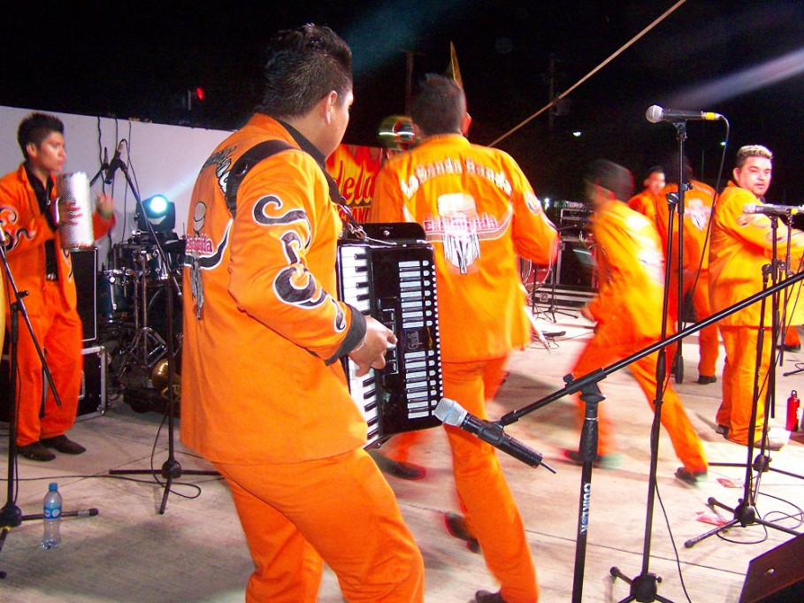 TIZIMÍN: Guerra de bandas en la Expo Feria.\r\n\r\n TIZIMÍN: Guerra de bandas en la Expo Feria.\r\n\r\n