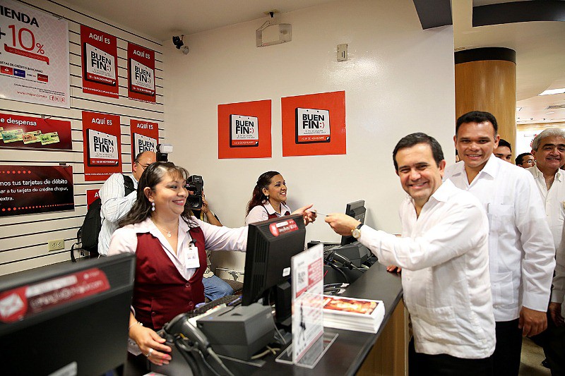 El Gobernador del Estado y el secretario de Economía, Ildefonso Guajardo Villarreal, dan el banderazo nacional del “Buen Fin” El Gobernador del Estado y el secretario de Economía, Ildefonso Guajardo Villarreal, dan el banderazo nacional del “Buen Fin”