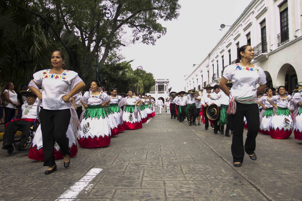 Niños y jóvenes con discapacidad participan en desfile revolucionario Niños y jóvenes con discapacidad participan en desfile revolucionario