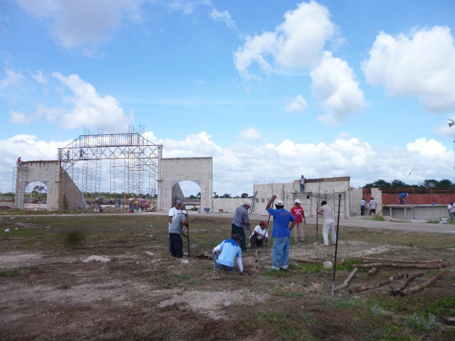 TIZIMÍN: Aligeran trabajos en el recinto ferial.\r\n TIZIMÍN: Aligeran trabajos en el recinto ferial.\r\n