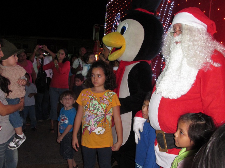 TIZIMÍN: Alegran las calles con caravana navideña.\r\n TIZIMÍN: Alegran las calles con caravana navideña.\r\n
