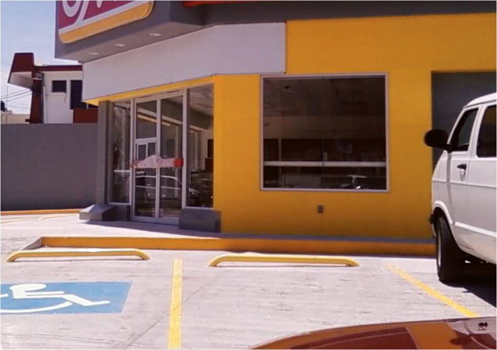 Falta de estacionamiento mermó las ventas de las tienditas de la esquina Falta de estacionamiento mermó las ventas de las tienditas de la esquina