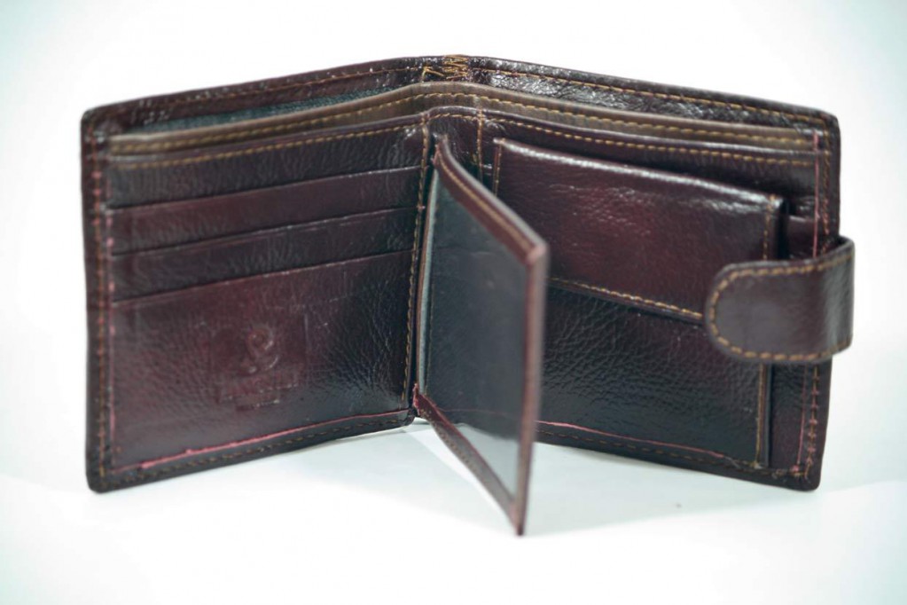 Solicita el apoyo de la comunidad para encontrar su cartera Solicita el apoyo de la comunidad para encontrar su cartera