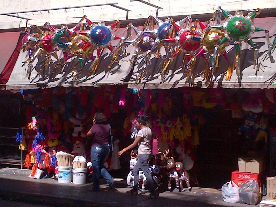 A darle duro a la piñata A darle duro a la piñata