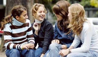 Invitan a los jóvenes a estar contentos con los que son mientras aprenden a vivir Invitan a los jóvenes a estar contentos con los que son mientras aprenden a vivir
