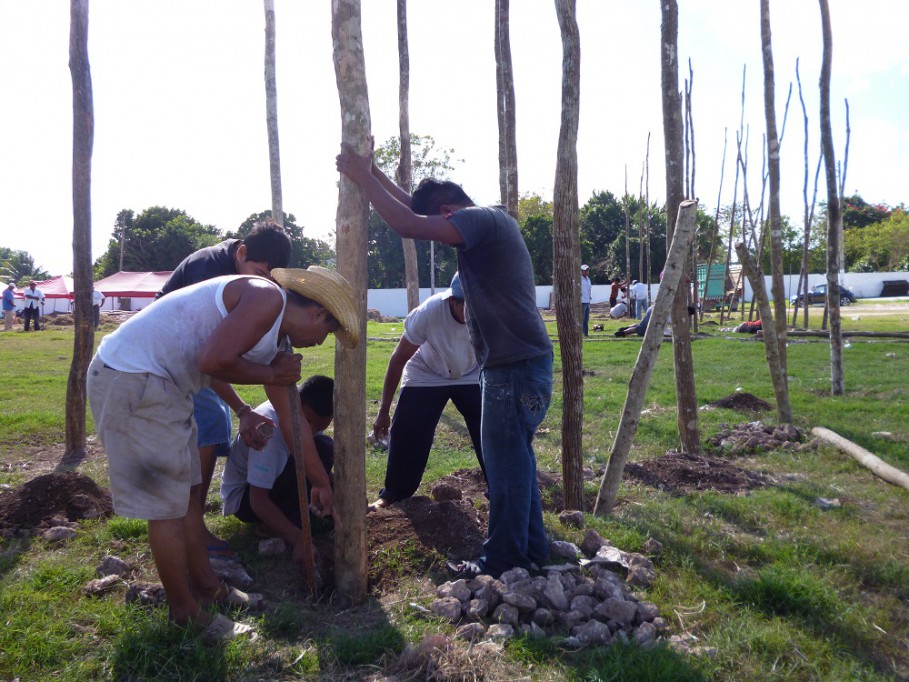 TIZIMÍN: Construyen el coso taurino.\r\n TIZIMÍN: Construyen el coso taurino.\r\n