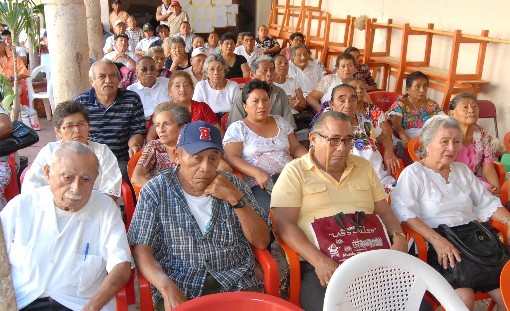 Valladolid: Roger Alcocer cumple compromiso con jubilados y pensionados\r\n Valladolid: Roger Alcocer cumple compromiso con jubilados y pensionados\r\n