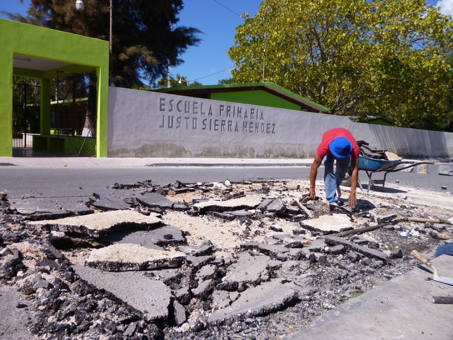 Tizimín: Construyen cruces peatonales. Tizimín: Construyen cruces peatonales.