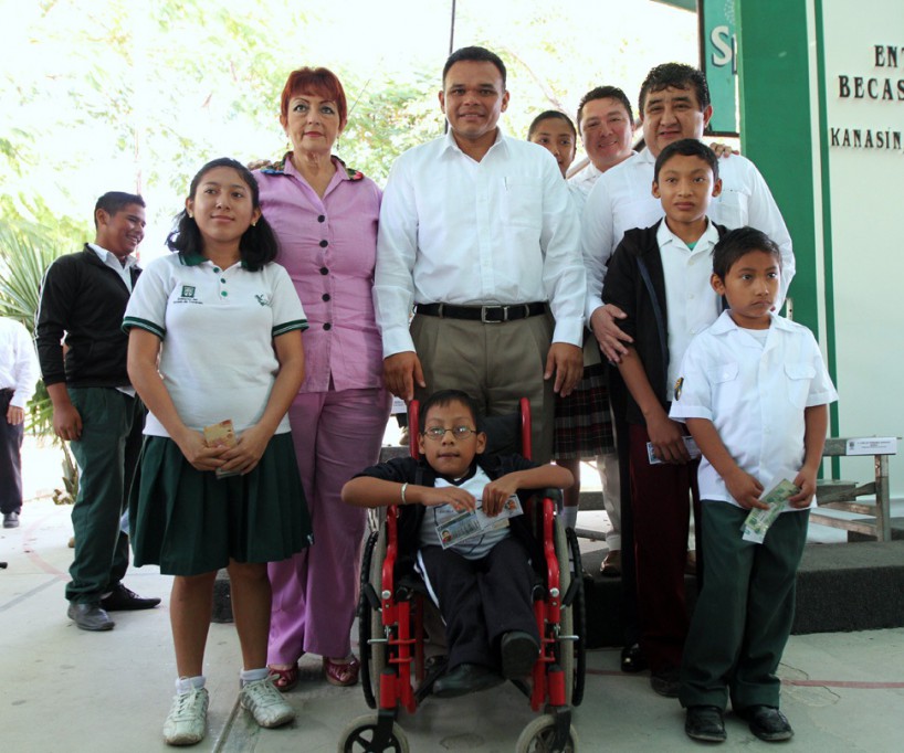Más de 39 mdp en becas económicas para estudiantes de escasos recursos Más de 39 mdp en becas económicas para estudiantes de escasos recursos