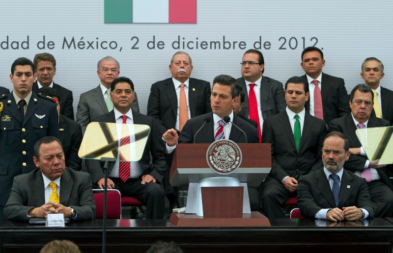 Funcionarios estatales siguen toma de posesión de Enrique Peña Nieto Funcionarios estatales siguen toma de posesión de Enrique Peña Nieto
