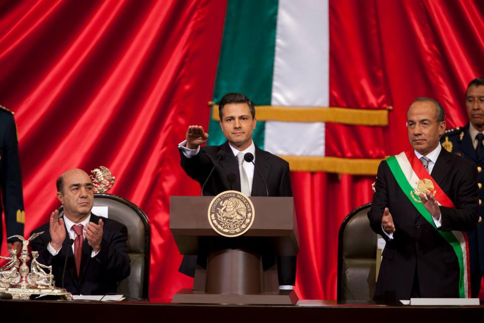 Ante los legisladores, Enrique Peña Nieto Rinde protesta como presidente de la república. Ante los legisladores, Enrique Peña Nieto Rinde protesta como presidente de la república.