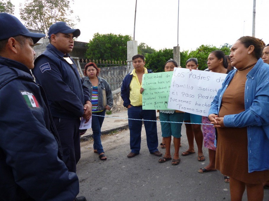 Tizimín: Plantón para poner un cruce peatonal.\r\n\r\n Tizimín: Plantón para poner un cruce peatonal.\r\n\r\n