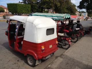 Ticul: Moto-taxis piratas de Ticul afectan economía de los enplacados Ticul: Moto-taxis piratas de Ticul afectan economía de los enplacados