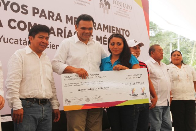 Entrega Rolando Zapata apoyos para mejoramiento de vivienda Entrega Rolando Zapata apoyos para mejoramiento de vivienda