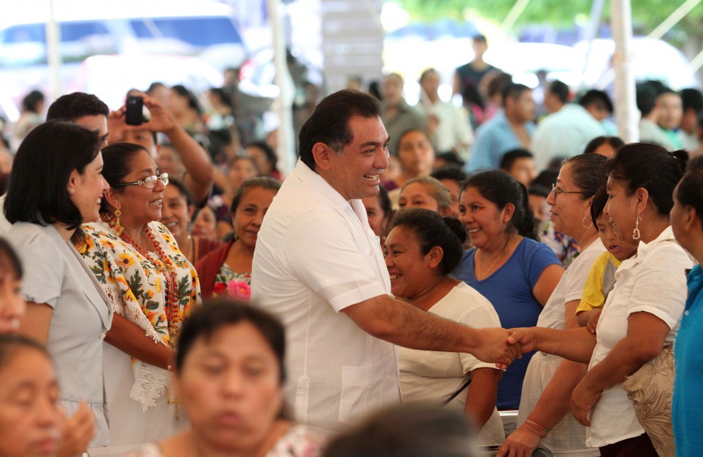 Entregan apoyos a más de mil artesanos de 18 municipios Entregan apoyos a más de mil artesanos de 18 municipios