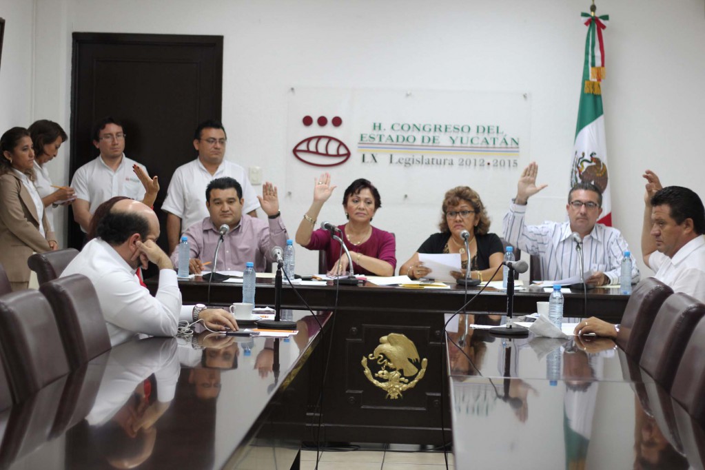 Pleno aprueba expedición de convocatorias a dos reconocimientos del Congreso Pleno aprueba expedición de convocatorias a dos reconocimientos del Congreso
