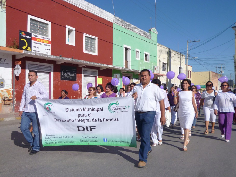 Tizimín: Marcha en pro de la no violencia a la mujer.\r\n Tizimín: Marcha en pro de la no violencia a la mujer.\r\n