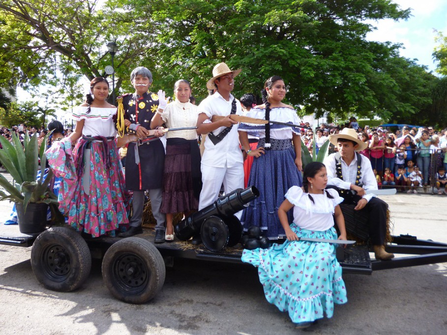 Tizimín: Aplausos y percances en el desfile revolucionario.\r\n Tizimín: Aplausos y percances en el desfile revolucionario.\r\n