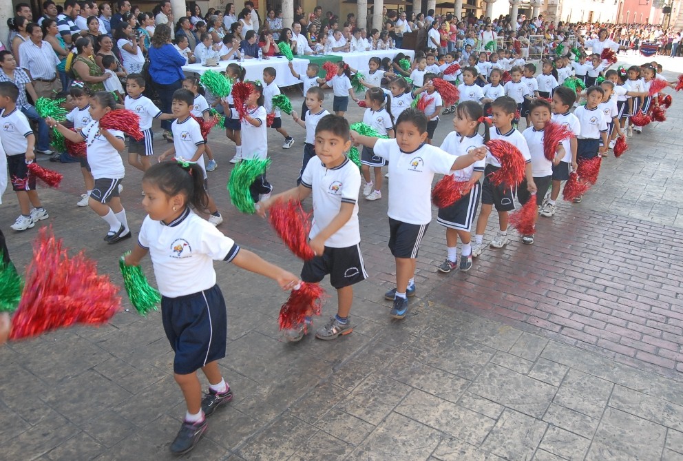 Valladolid: Concurrido, vistoso y alegre desfile infantil Valladolid: Concurrido, vistoso y alegre desfile infantil