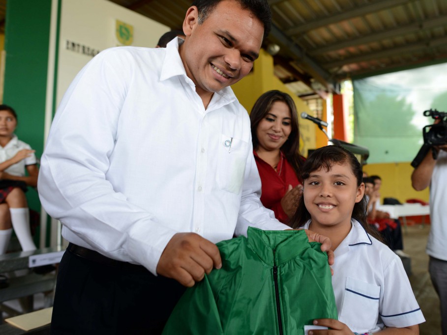 Invierten más de cinco millones de pesos para la atención de los más desprotegidos Invierten más de cinco millones de pesos para la atención de los más desprotegidos