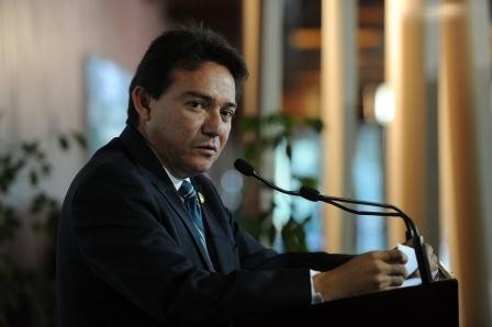 El Senador Daniel Ávila Ruiz entrega silla de ruedas El Senador Daniel Ávila Ruiz entrega silla de ruedas