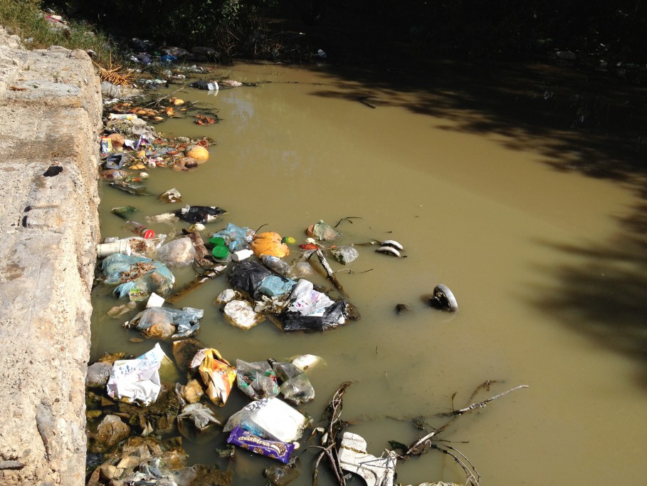 Solicitan limpieza de la ría que cruza por el fraccionamiento Ciénaga 2000 Solicitan limpieza de la ría que cruza por el fraccionamiento Ciénaga 2000