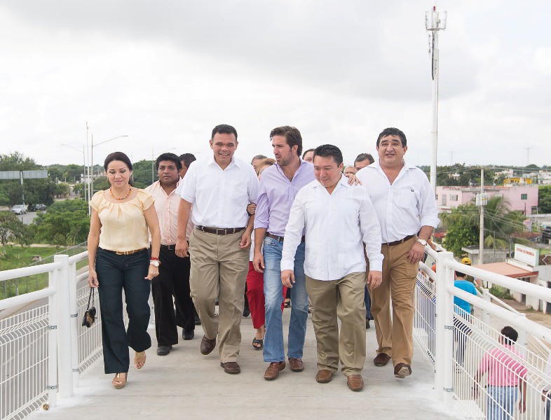 Gobierno del Estado pone en operación el octavo puente peatonal Gobierno del Estado pone en operación el octavo puente peatonal