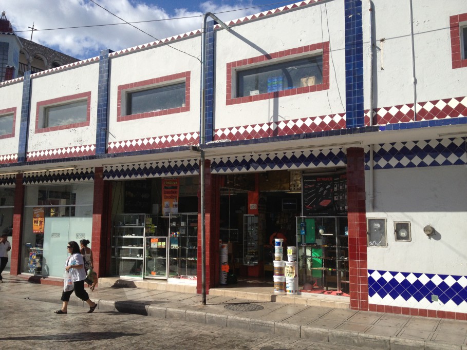 Patronato del Centro Histórico investigara tubo que daña una fachada Patronato del Centro Histórico investigara tubo que daña una fachada