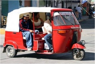Ticul: Moto-taxistas de Ticul piden al Ayuntamiento a sacar a taxis piratas Ticul: Moto-taxistas de Ticul piden al Ayuntamiento a sacar a taxis piratas