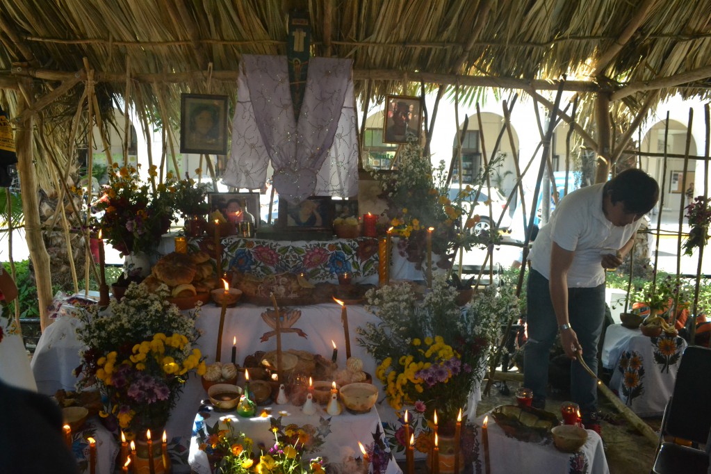 El día de muertos es una celebración íntima. El día de muertos es una celebración íntima.