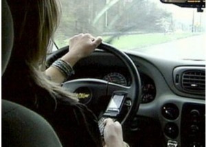 ¿Conducir o hablar por celular?\r\n ¿Conducir o hablar por celular?\r\n