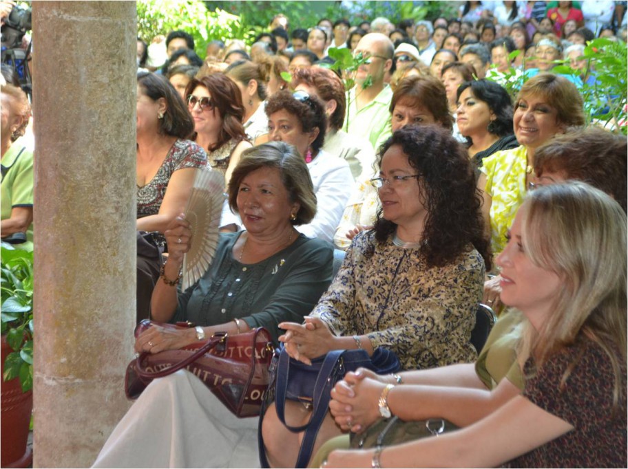 El trabajo de hombres ahora también es de mujeres. El trabajo de hombres ahora también es de mujeres.