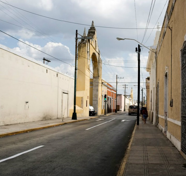 Los históricos arcos coloniales de la calle 50 se caen en ruinas Los históricos arcos coloniales de la calle 50 se caen en ruinas
