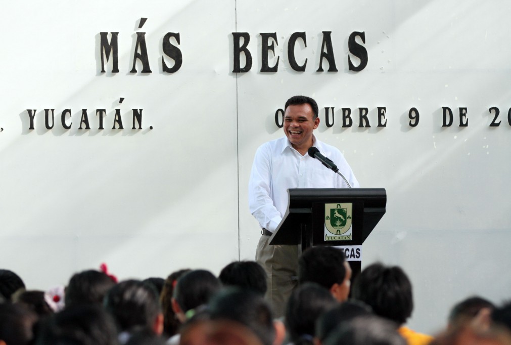 Anuncian incremento de becas. Anuncian incremento de becas.