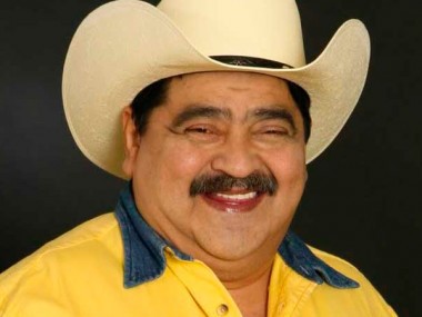 Despiden a "Choche" entre aplausos y canciones. Despiden a "Choche" entre aplausos y canciones.